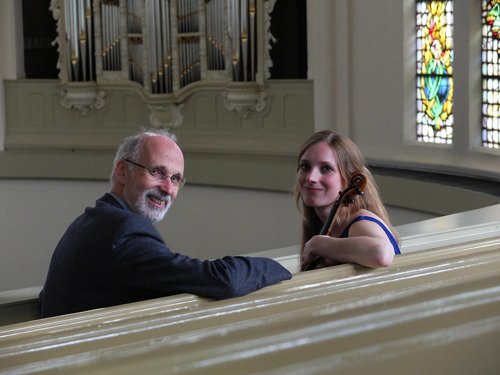 Orgel en viool tijdens tweede Marktconcert