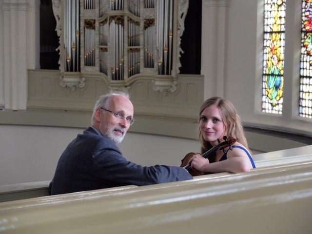 Orgel en viool tijdens tweede Marktconcert