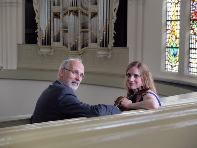Orgel + viool tijdens derde Marktconcert